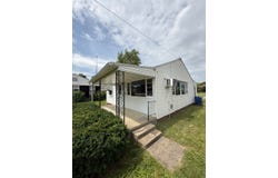210 7th St, Carmi, IL 62821