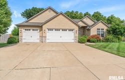 512 ORCHARD Avenue, Chatham, IL 62629