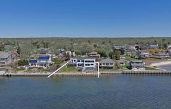 24 LAURA LEE DR, Center Moriches, NY 11934