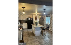 82 MALIBU BOULEVARD, CARLISLE, PA 17015