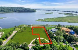 3 Black Point Horseshoe, Rumson, NJ 07760