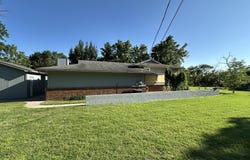 210 W 62nd Ave, Hutchinson, KS 67502