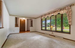 5200 Tanglewood Avenue NE, Louisville, OH 44641