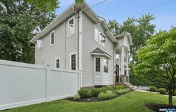 39 Drury Lane, Demarest, NJ 07627