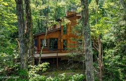 424 Iroquois Lane, Canadensis, PA 18325