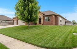 656 N Maplewood Hills Road, Nixa, MO 65714