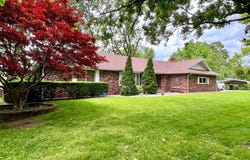 1203 Oak Ave, Aurora, MO 65605