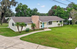 202 LAKEVIEW Avenue, Crescent City, FL 32112