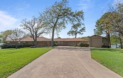 226 Bushwhacker Dr, Mabank, TX 75156