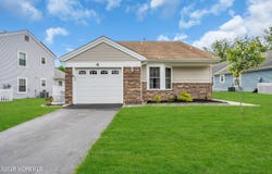 4 Beechwood Court, Barnegat, NJ 08005