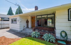 1137 N 4th St, Stayton, OR 97383