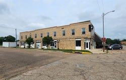 401 E Commerce Street, Mexia, TX 76667