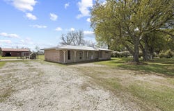19961 Englin Rd., Winnie, TX 77665