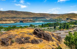 1915 E 9TH St, TheDalles, OR 97058