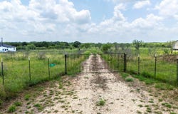 401 Turnback TRL, Dale, TX 78616