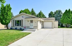 112 W Goldleaf Ave, Milwaukee, WI 53207