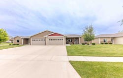 1716 Miller Lane, Aberdeen, SD 57401