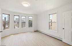 126 Grant Ave, Harrison Town, NJ 07029-2542
