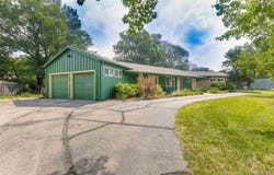 242 S Courtleigh Dr, Wichita, KS 67218