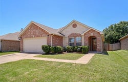 813 Crystal Drive, Burleson, TX 76028
