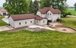 382 Keigwin, WALNUT, IL 61376
