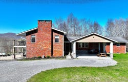 5427 Lobelia Rd, Hillsboro, WV 24946
