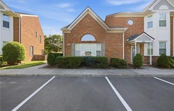 834 W Lake Circle, Chesapeake, VA 23322