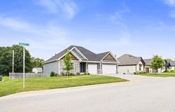 1403 E Hayloft Drive, Ozark, MO 65721