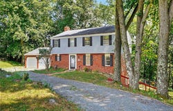 28 Shannopin Dr, Ohio Twp, PA 15202