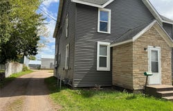 613-613 1/2 E Grand Avenue, Chippewa Falls, WI 54729