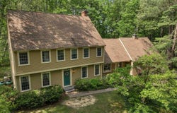 32 Holton Circle, Londonderry, NH 03053