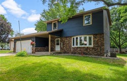 3849 Gresham Way N, Oakdale, MN 55128