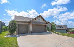9408 Pinnacle Street, Lenexa, KS 66220