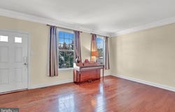 30 E 5TH STREET, BURLINGTON, NJ 08016