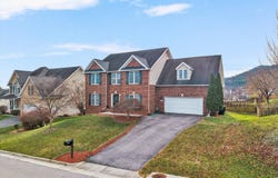 2158 River Oaks Dr, Salem, VA 24153