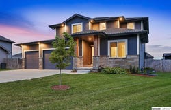 925 Elm Circle, Springfield, NE 68059