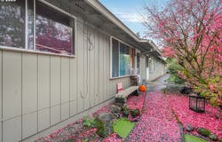 441 W GLOUCESTER St, Gladstone, OR 97027
