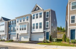 18297 SUMMIT POINTE Drive, TRIANGLE, VA 22172