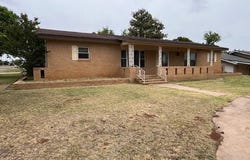 901 E Burnside Street, Rotan, TX 79546