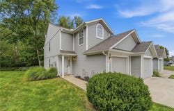6030 NE Moonstone Drive, Lee's Summit, MO 64064