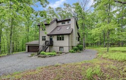 105 Chestnut Court, Lackawaxen, PA 18435