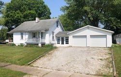 11206 Center Avenue NE, Sandyville, OH 44671