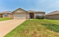 2029 W Oak Valley Way, Mustang, OK 73064