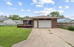 202 N Pine Street, New London, IA 52645