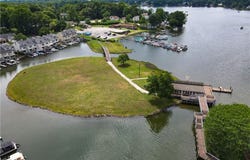 1718 N Pointe Drive NW, Canton, OH 44708