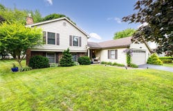 24 Pennicott Circle, Penfield, NY 14526