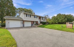 424 S 1St St, Lopatcong Twp., NJ 08865-1904