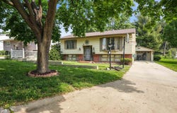 801 W 13th Street, Cedar Falls, IA 50613