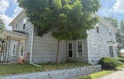 219 W Kickapoo Street, Hartford City, IN 47348