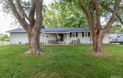 1515 RADER Drive, Lebanon, MO 65536